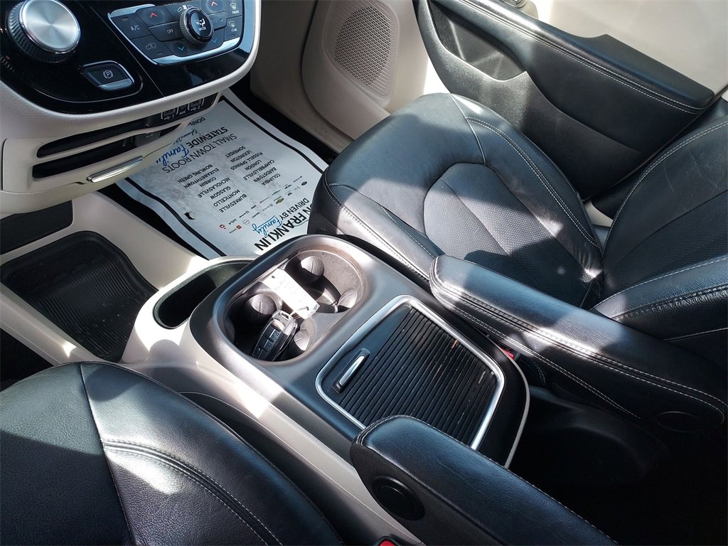 Used 2022 Chrysler Pacifica Touring-L image 26