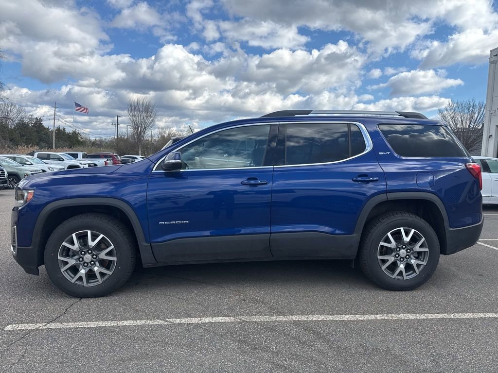 Used 2023 GMC Acadia SLT w/ Preferred Package image 3