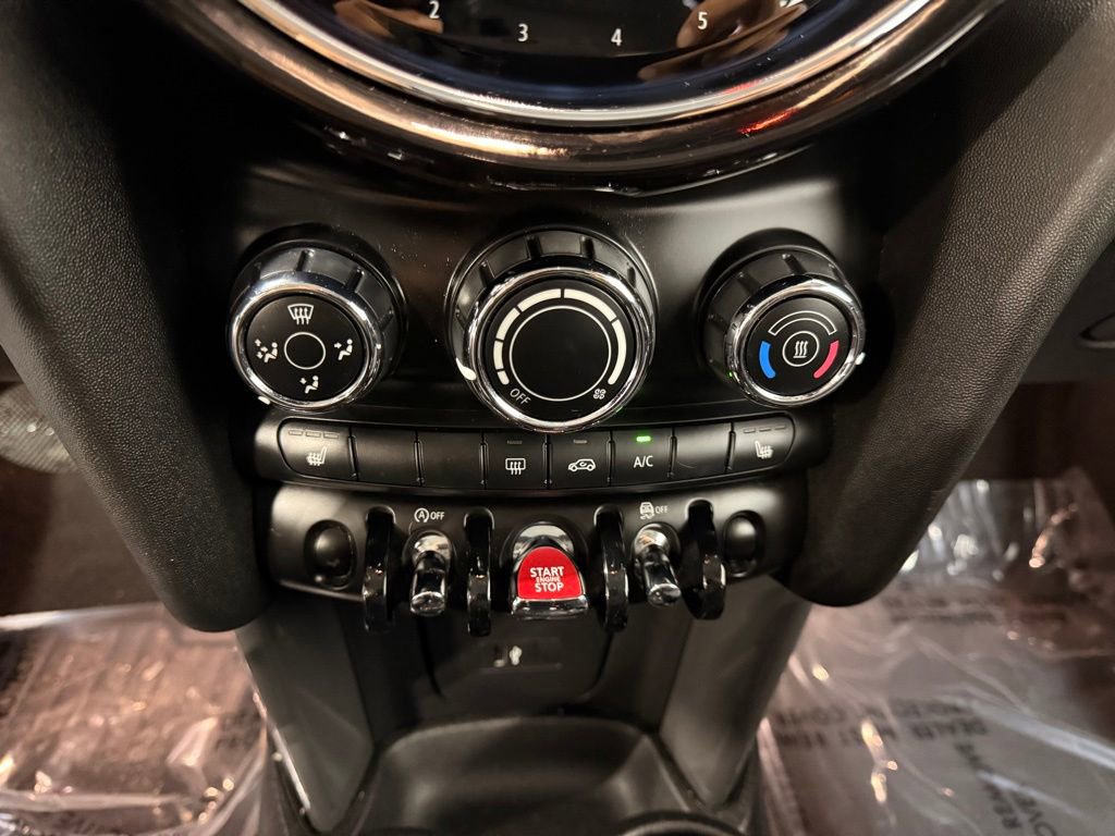 Used 2022 MINI Cooper 4-Door Hardtop w/ Storage Package image 18