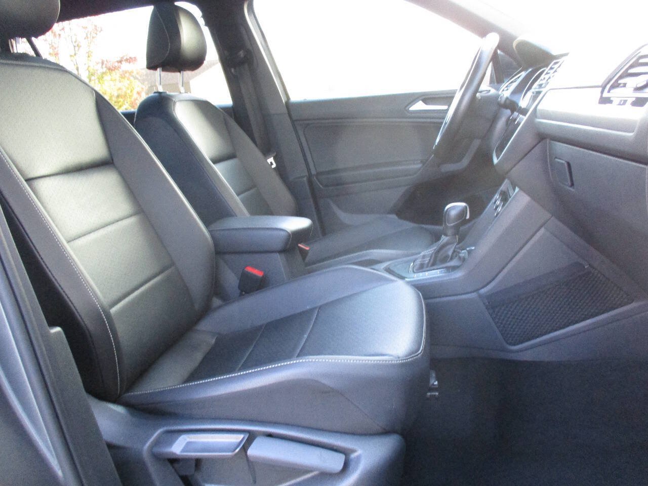 Used 2021 Volkswagen Tiguan SE R-Line FWD image 18