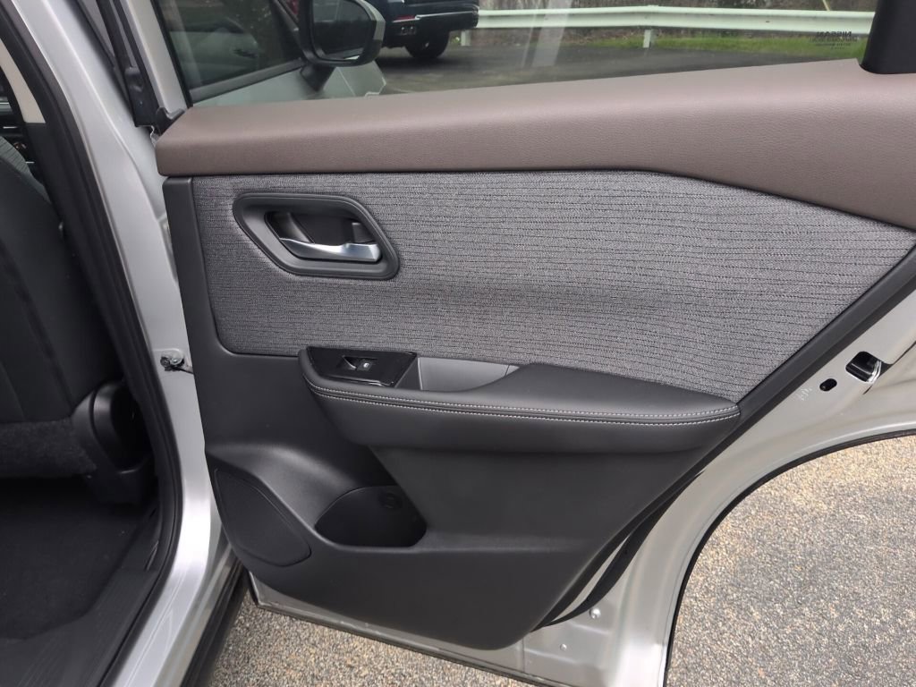 Used 2023 Nissan Rogue SV AWD/4WD image 45