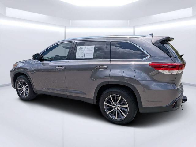 Used 2019 Toyota Highlander XLE FWD image 5