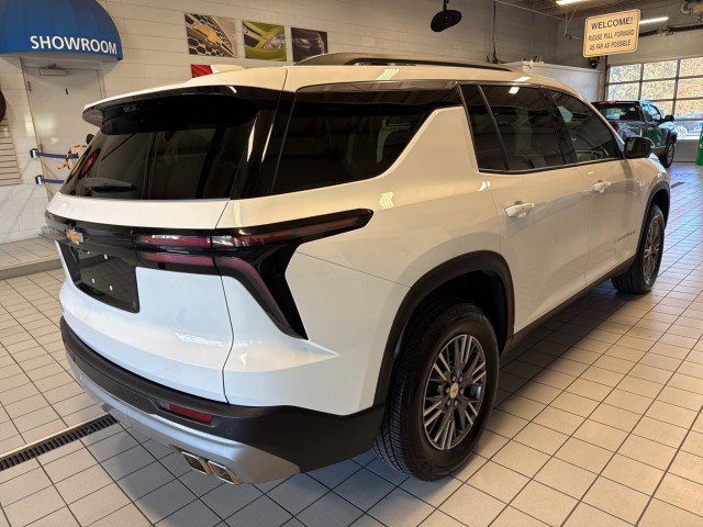 Used 2026 Chevrolet Traverse LT w/ Driver Confidence Package FWD image 3
