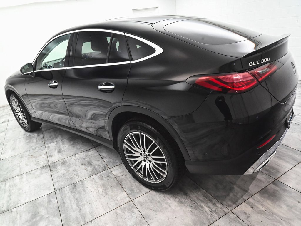 Used 2025 Mercedes-Benz GLC 300 4MATIC image 4