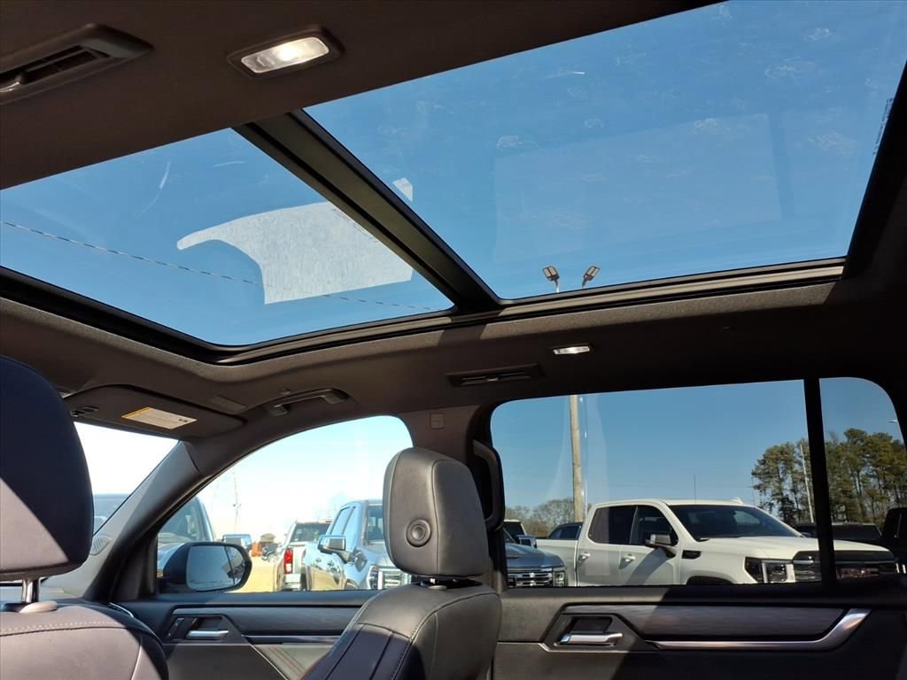 Used 2025 GMC Acadia AT4 w/ Luxury Package image 19