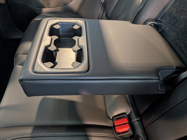 New 2025 Volvo XC40 B5 Ultra w/ Climate Package image 24