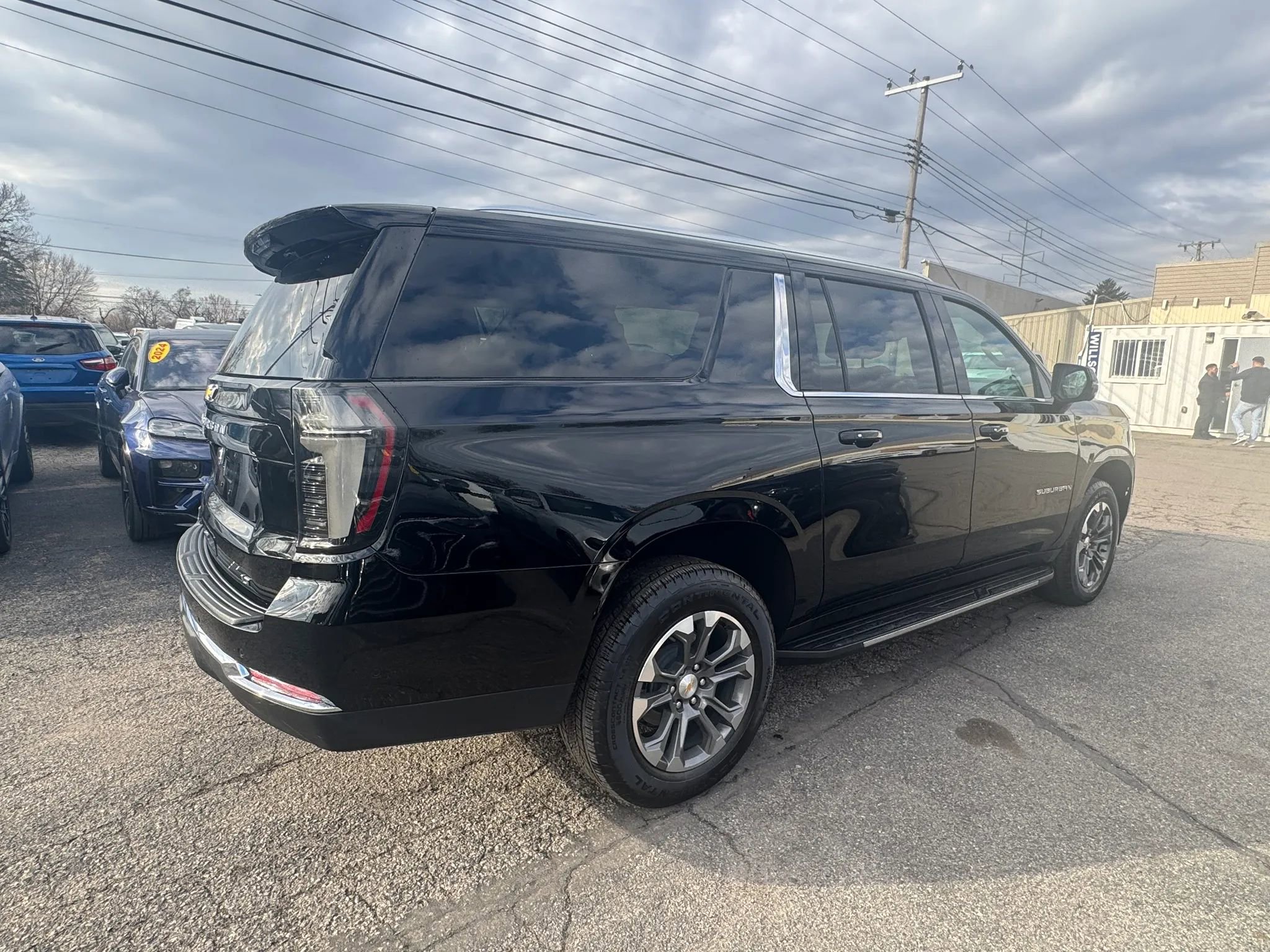 Used 2025 Chevrolet Suburban LT w/ Comfort Package image 5