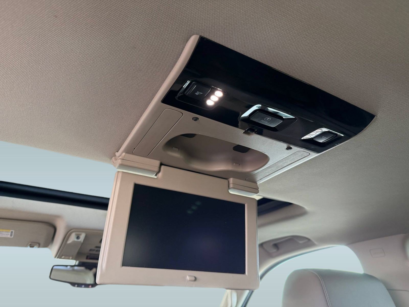 Used 2015 Chevrolet Tahoe LTZ RWD image 33