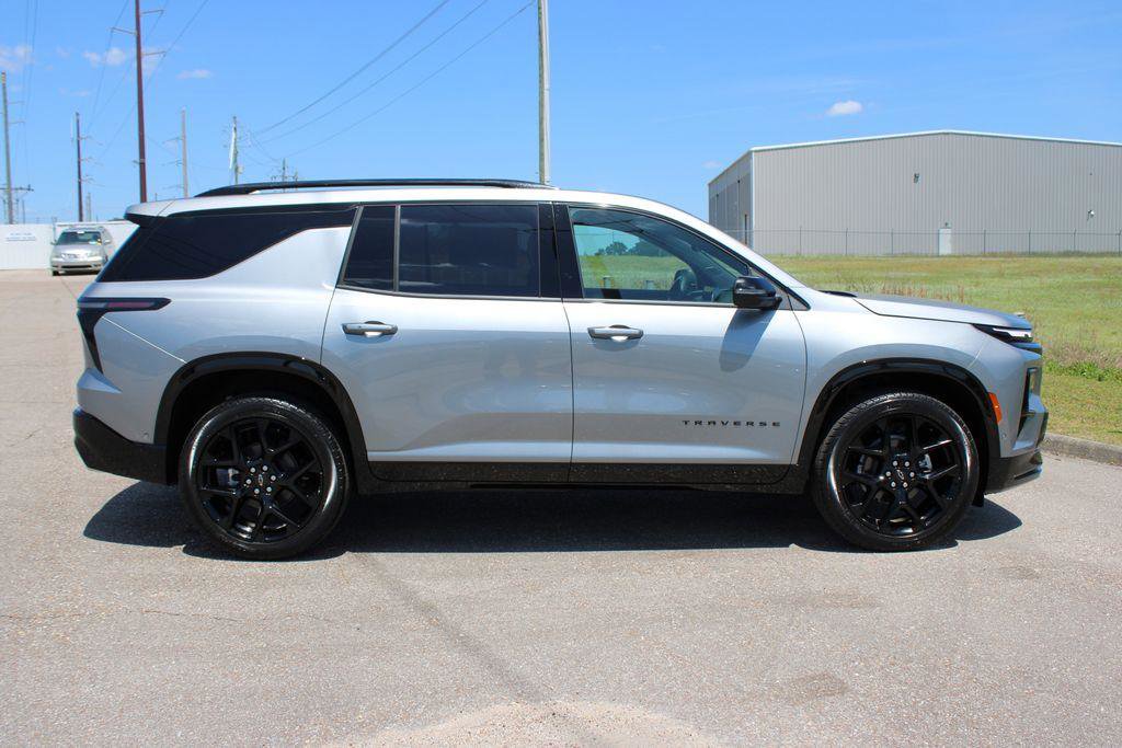 New 2026 Chevrolet Traverse RS w/ LPO, Floor Liner Package FWD image 18