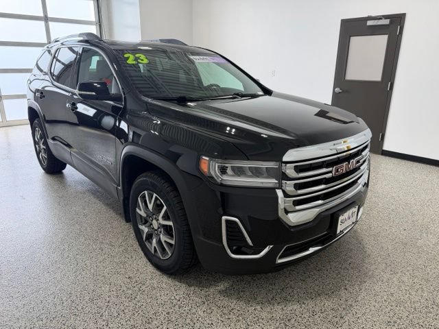 Used 2023 GMC Acadia SLT AWD/4WD image 2