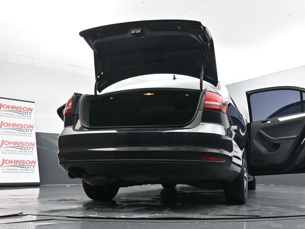 Used 2017 Volkswagen Jetta SE image 45