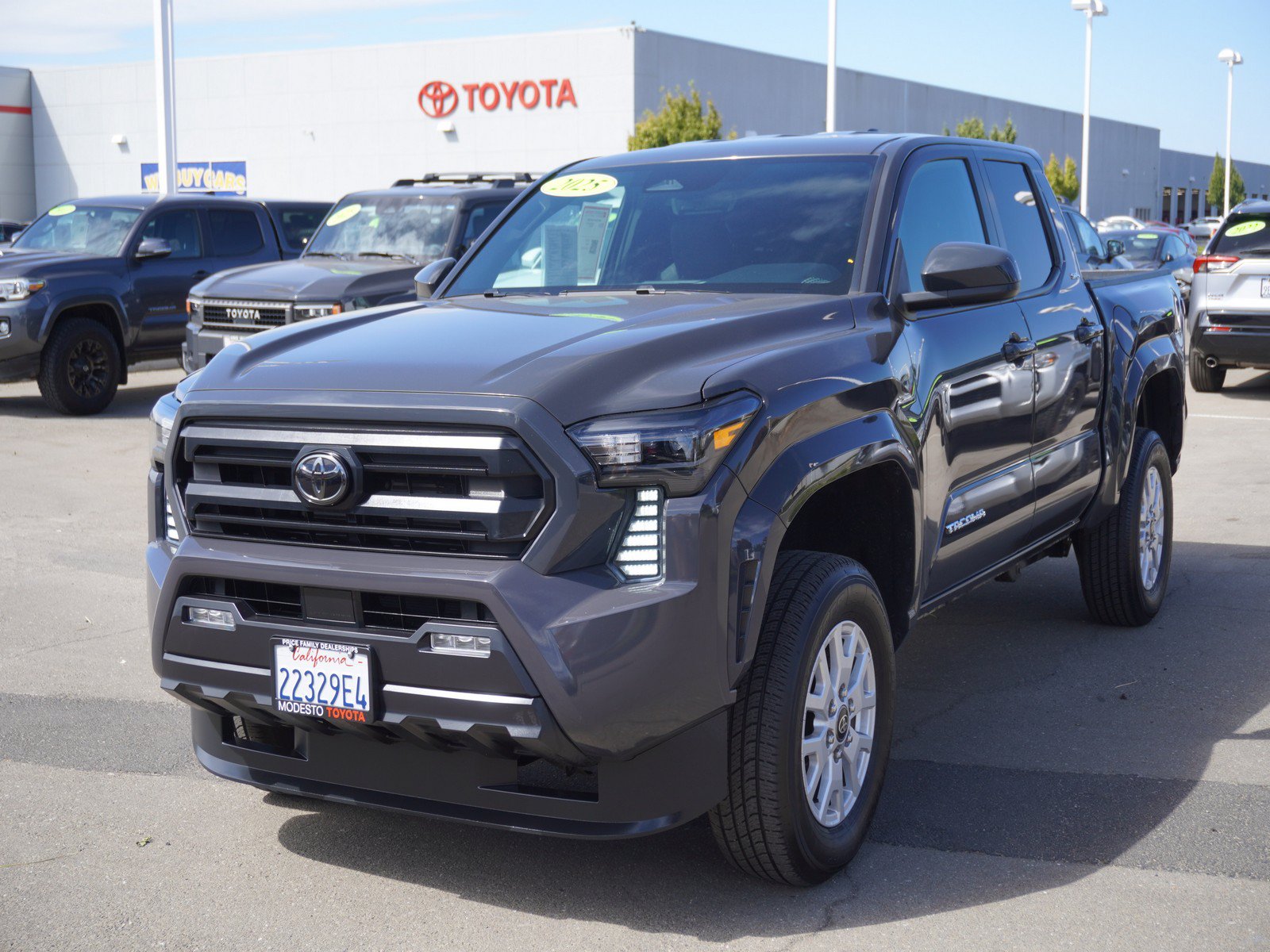Used 2025 Toyota Tacoma SR5 AWD/4WD image 8