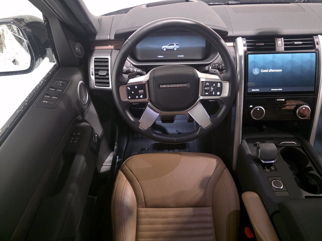 Certified 2025 Land Rover Discovery Dynamic SE AWD/4WD image 14