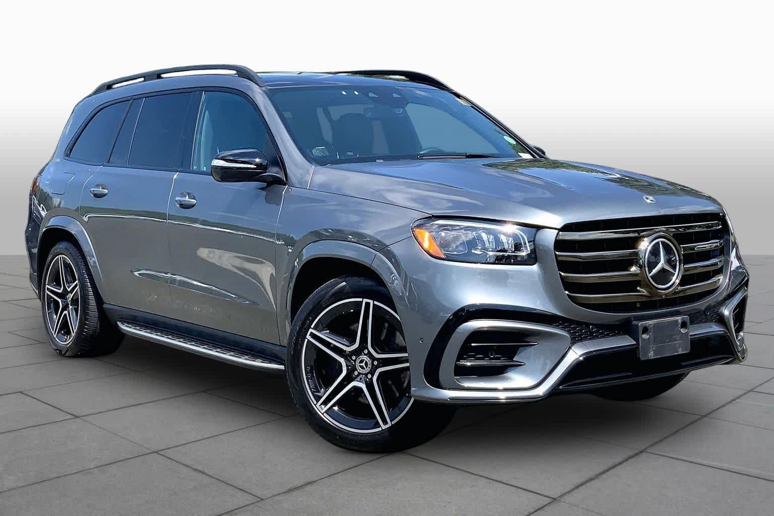 Used 2025 Mercedes-Benz GLS 450 4MATIC image 3