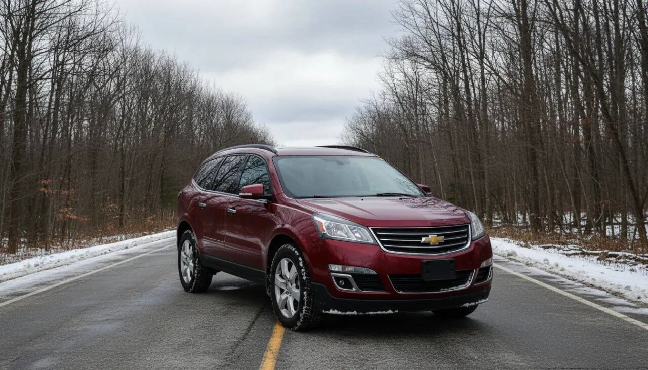 Used 2017 Chevrolet Traverse LT w/ Style and Technology Package image 1