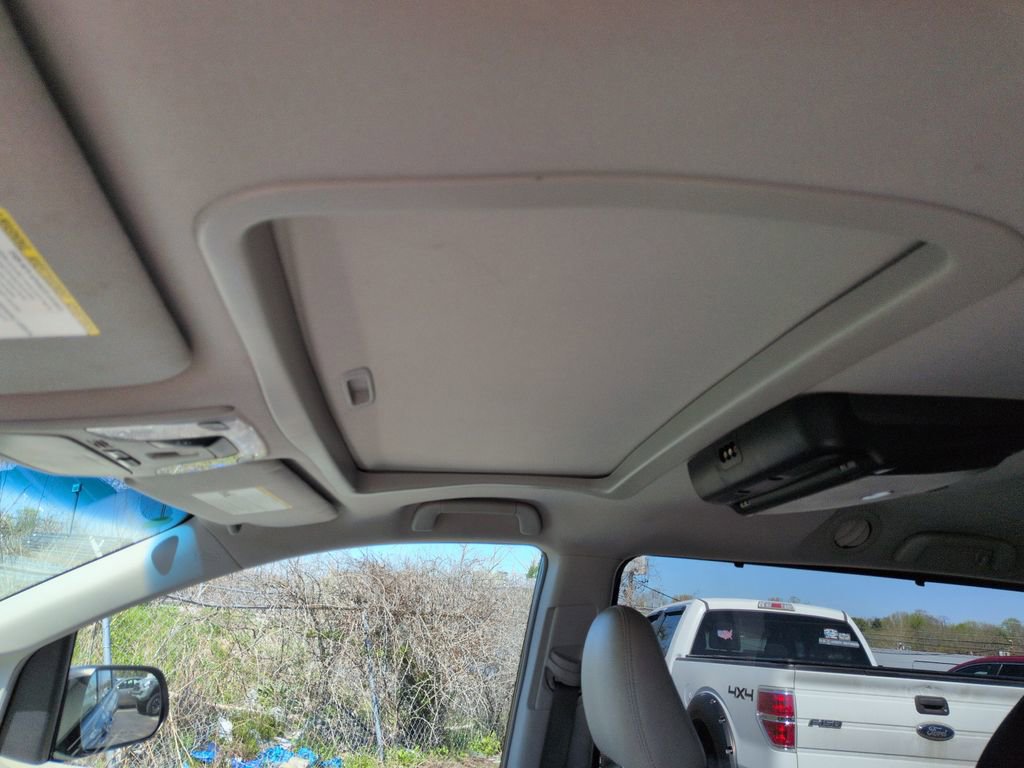 Used 2013 Toyota Sienna XLE image 21