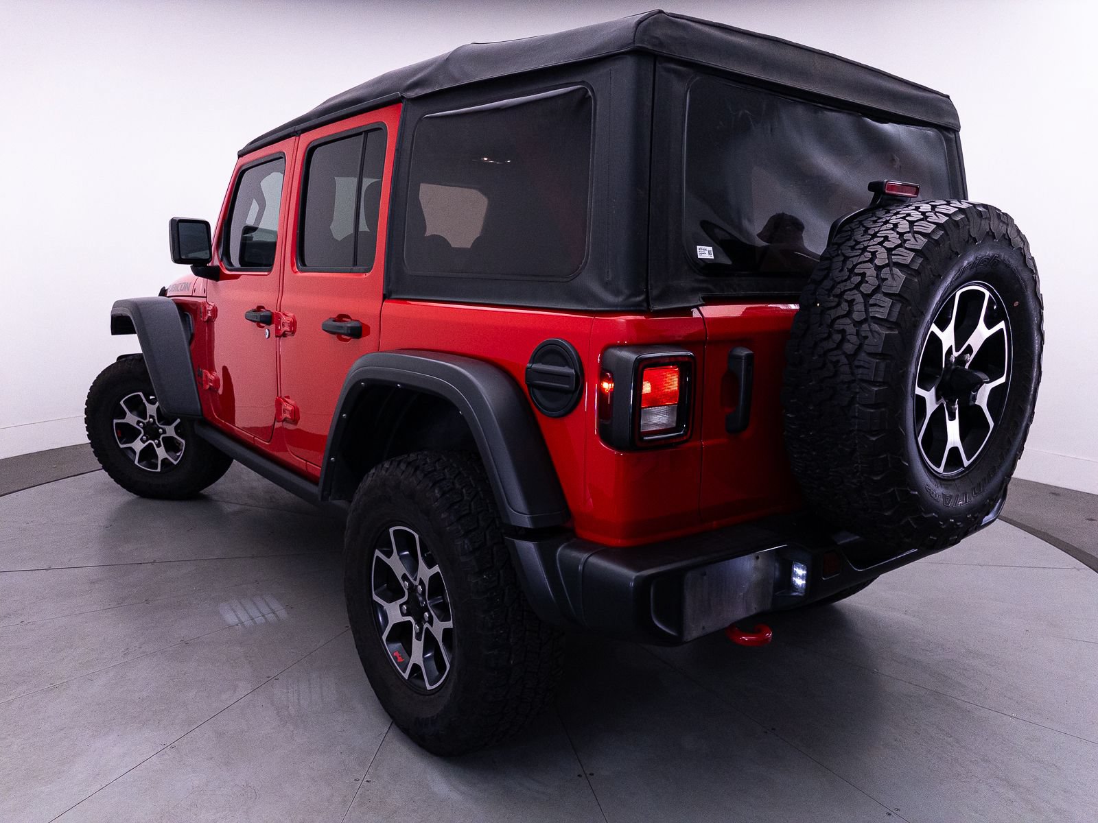 Used 2022 Jeep Wrangler Unlimited Rubicon w/ Cold Weather Group AWD/4WD image 3