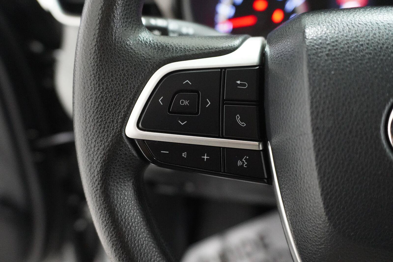 Used 2022 Toyota Highlander L FWD image 10
