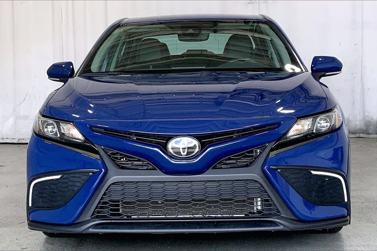 Used 2024 Toyota Camry SE FWD image 2