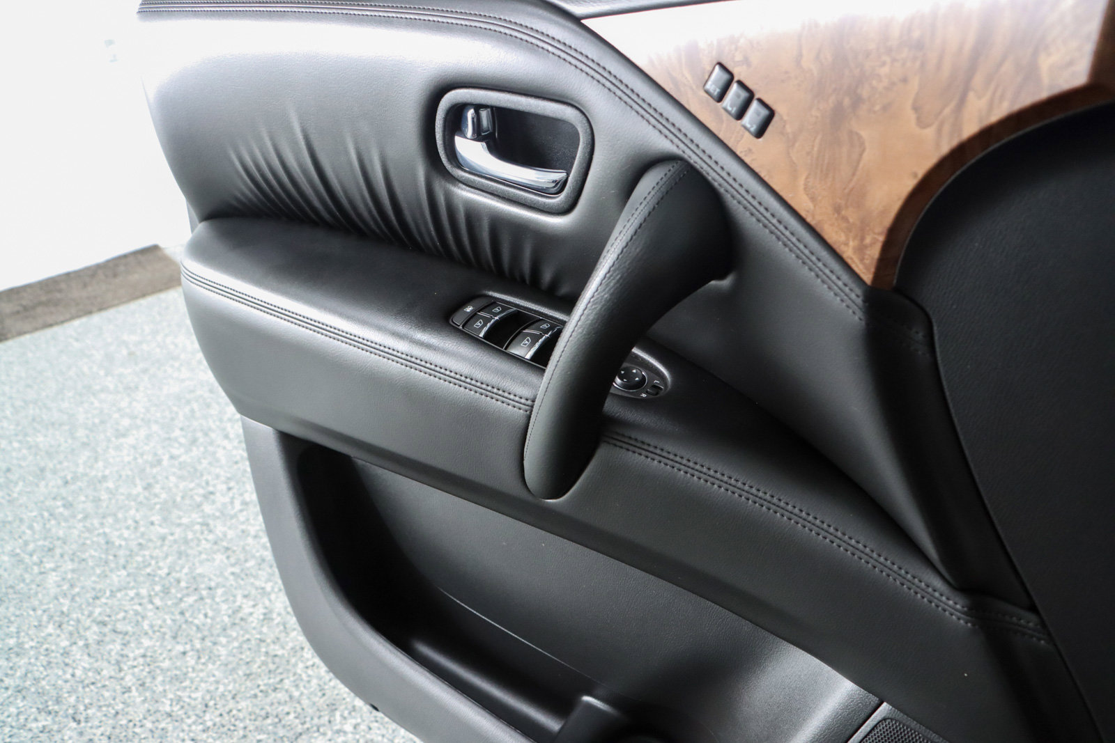 Used 2022 Nissan Armada SL w/ Captain's Chairs Package image 23