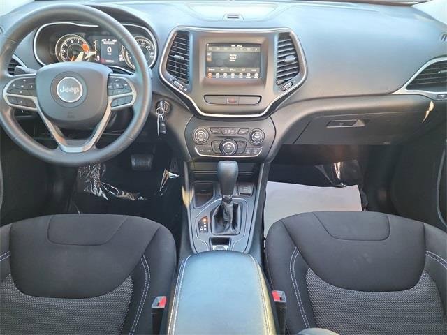 Used 2019 Jeep Cherokee Latitude w/ Popular Appearance Group image 18