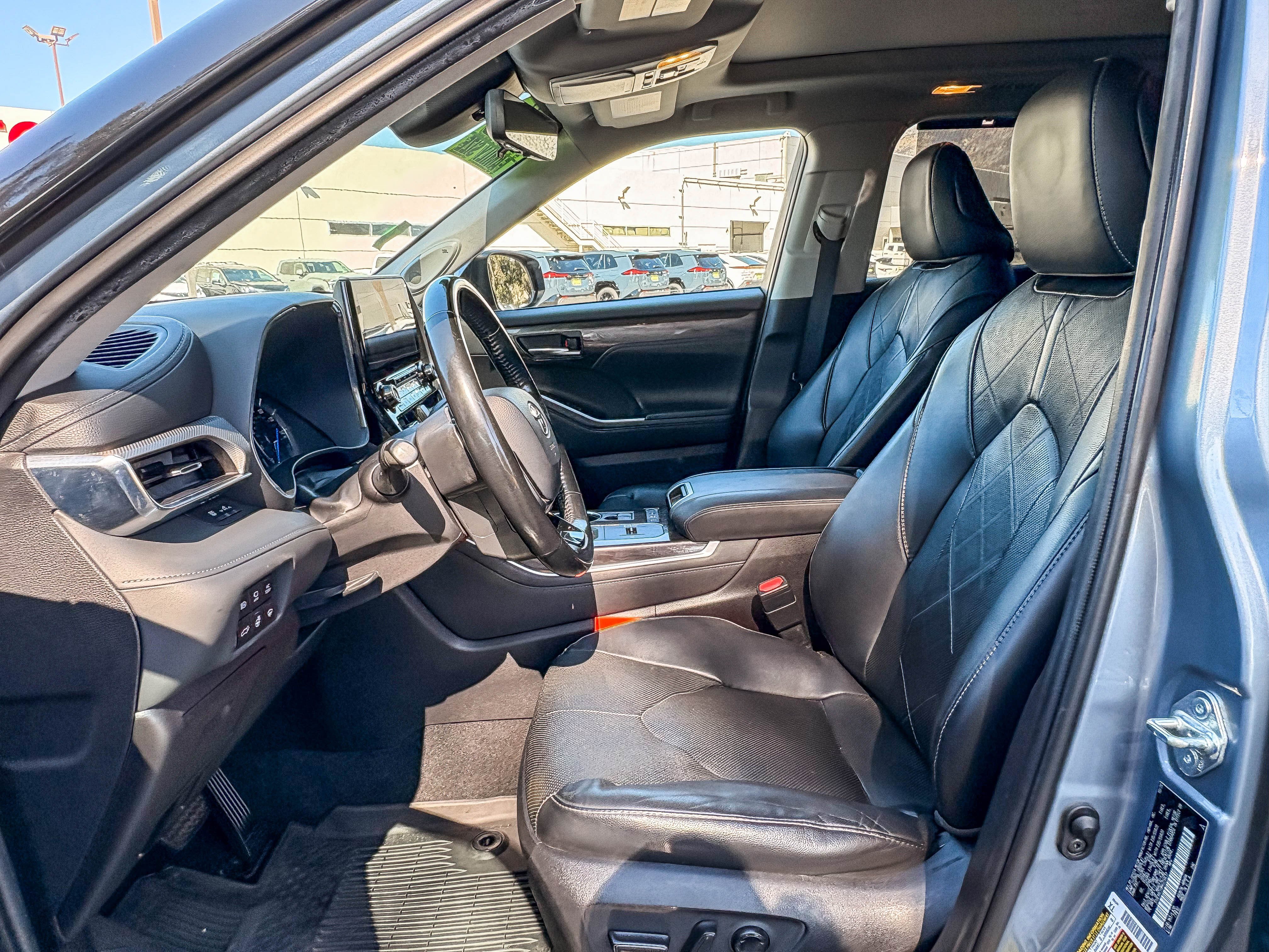 Used 2021 Toyota Highlander Platinum AWD/4WD image 17