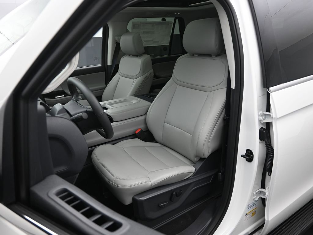 New 2026 Ford Expedition Active image 8