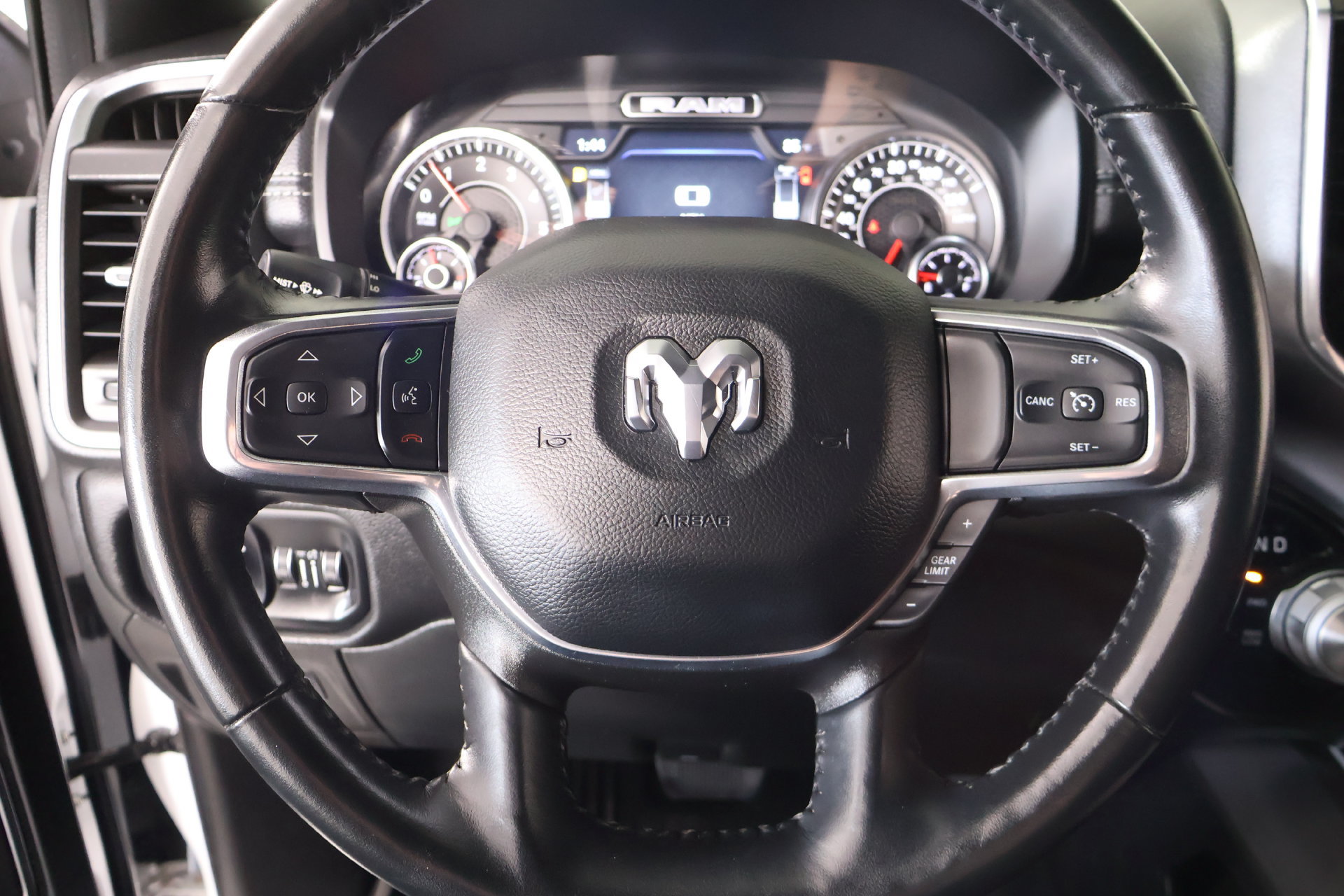 Used 2022 RAM 1500 Laramie AWD/4WD image 3