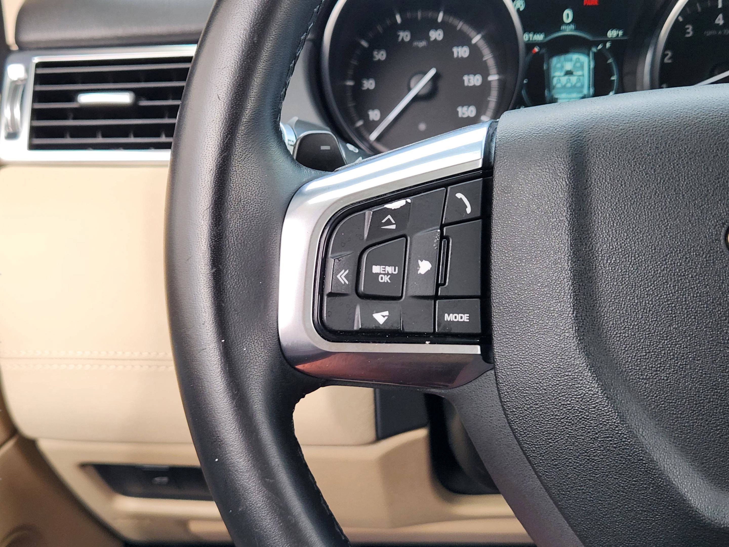 Used 2019 Land Rover Discovery Sport HSE AWD/4WD image 25