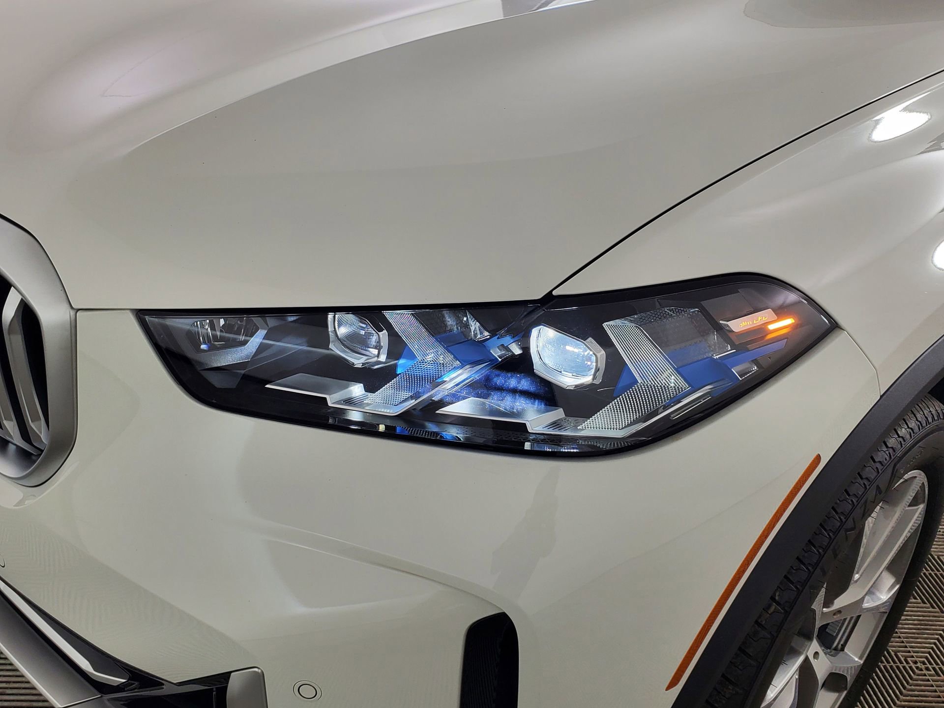 Used 2025 BMW X5 xDrive40i w/ Parking Assistance Package image 16