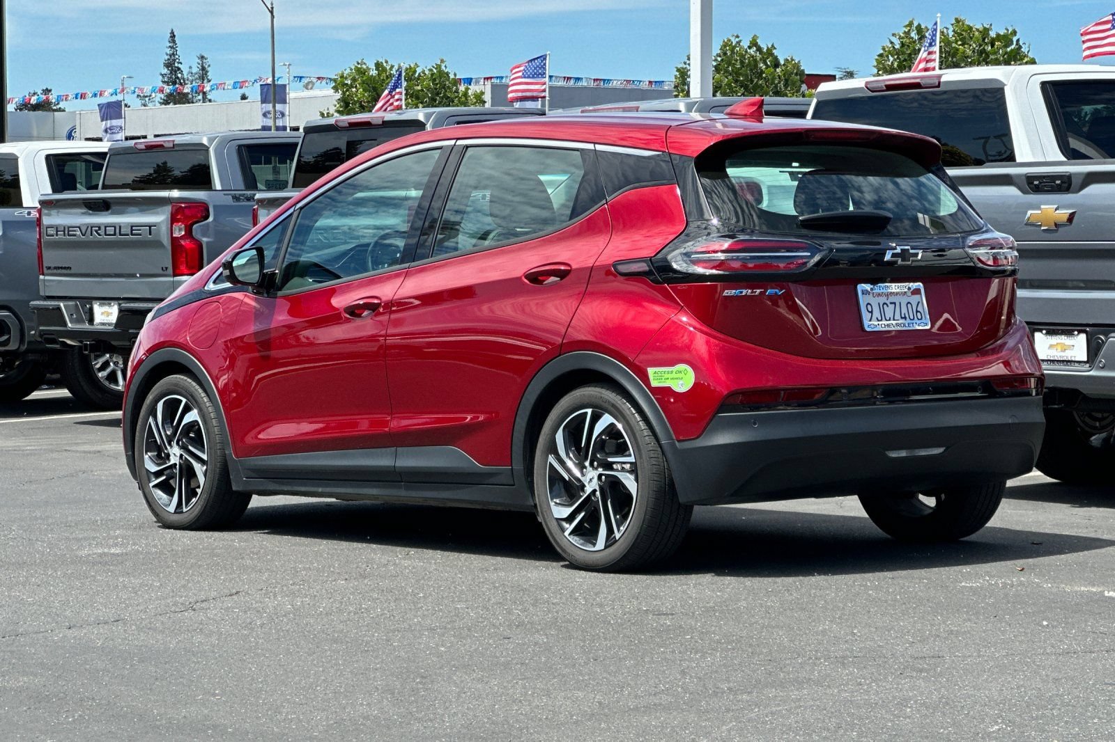 Used 2023 Chevrolet Bolt LT w/ Infotainment Package FWD image 7