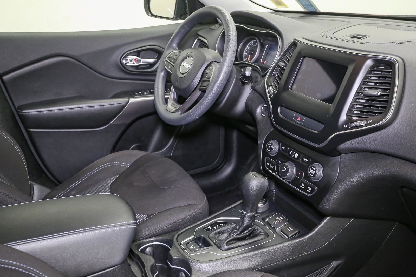 Used 2019 Jeep Cherokee Latitude w/ Popular Appearance Group AWD/4WD image 20