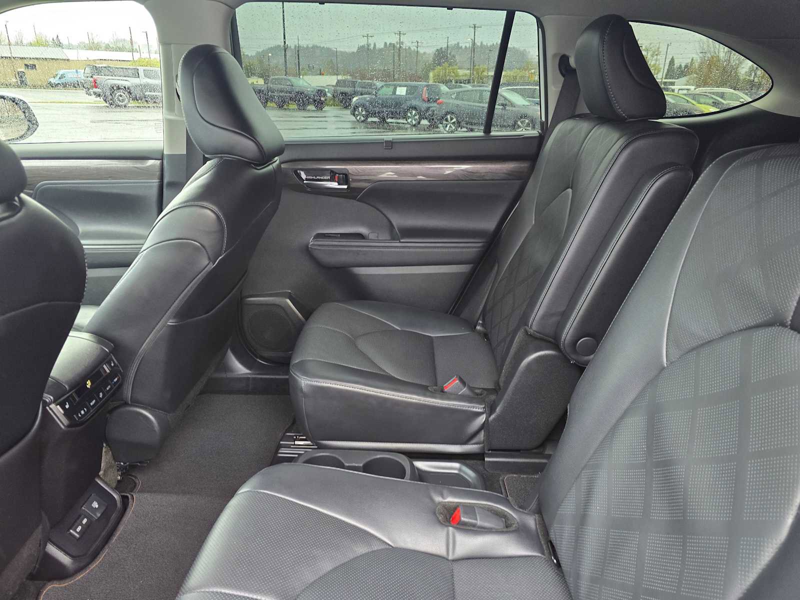 Used 2024 Toyota Highlander Platinum AWD/4WD image 18