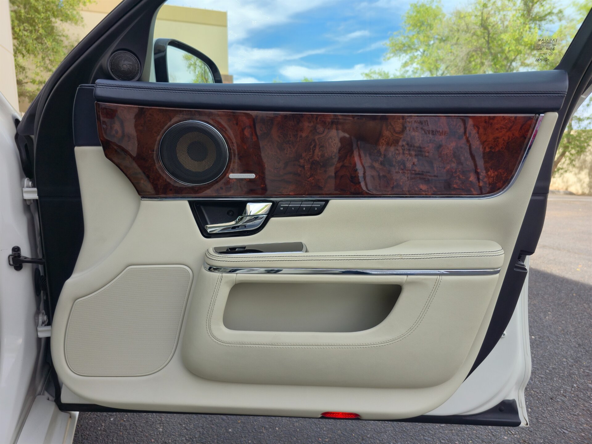 Used 2011 Jaguar XJ L RWD image 21
