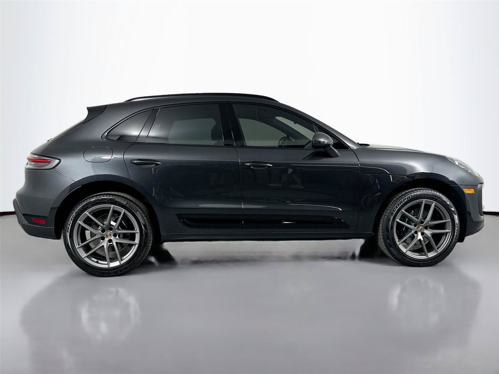 Certified 2026 Porsche Macan Turbo AWD/4WD image 8