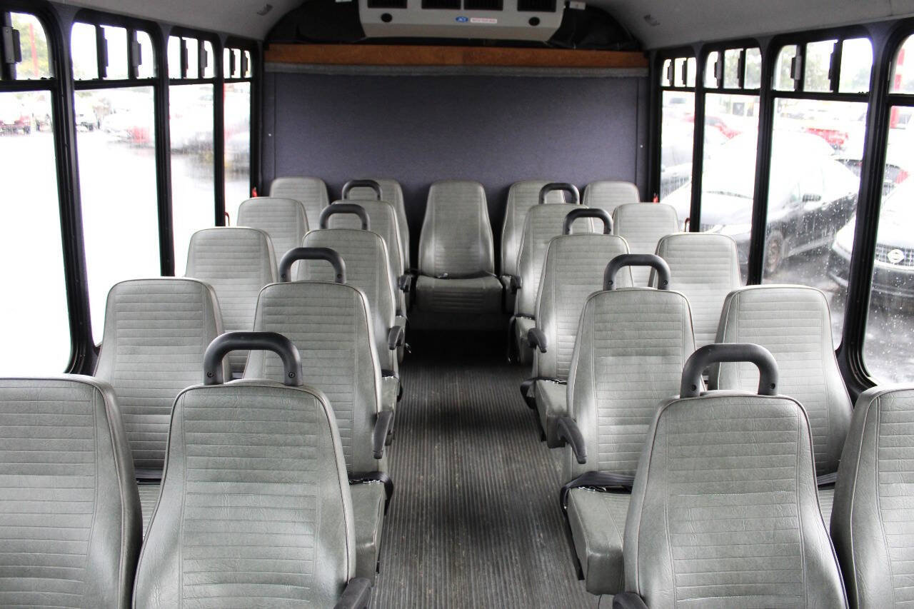 Used 2013 Ford E-450 and Econoline 450 Super Duty w/ Shuttle Bus Prep Pkg RWD image 16