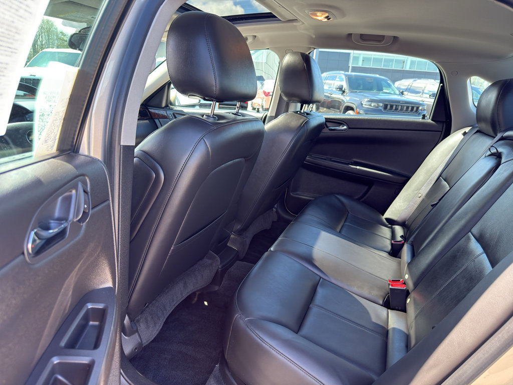 Used 2012 Chevrolet Impala LTZ FWD image 28