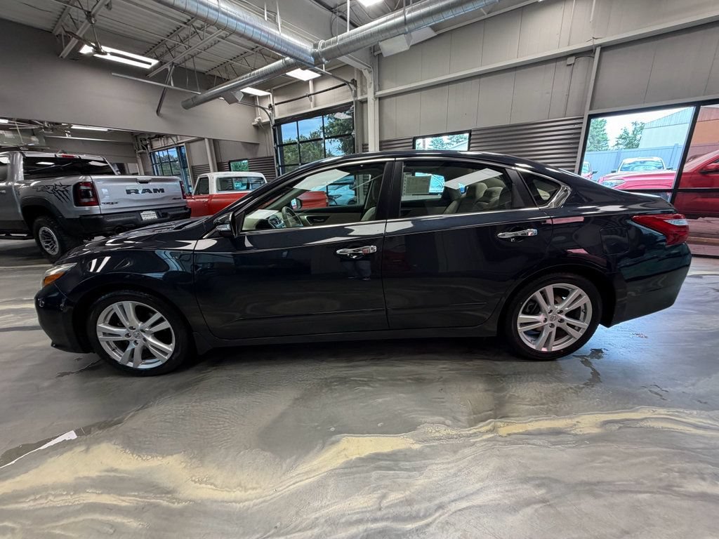 Used 2017 Nissan Altima 3.5 SL w/ 3.5SL Technology Package FWD image 37