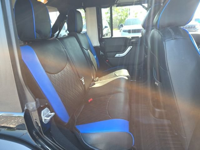 Used 2016 Jeep Wrangler Unlimited Sahara w/ Dual Top Group AWD/4WD image 34