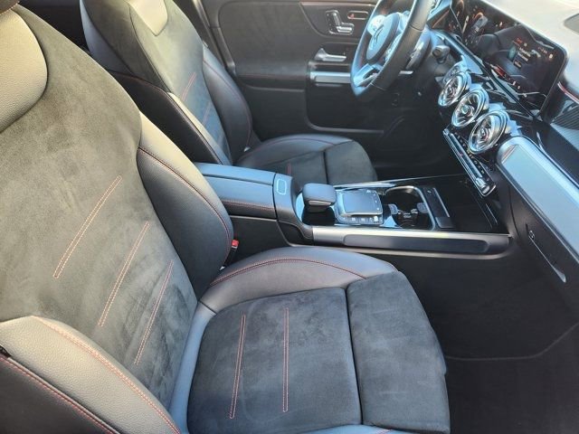 Used 2022 Mercedes-Benz GLB 250 4MATIC image 19