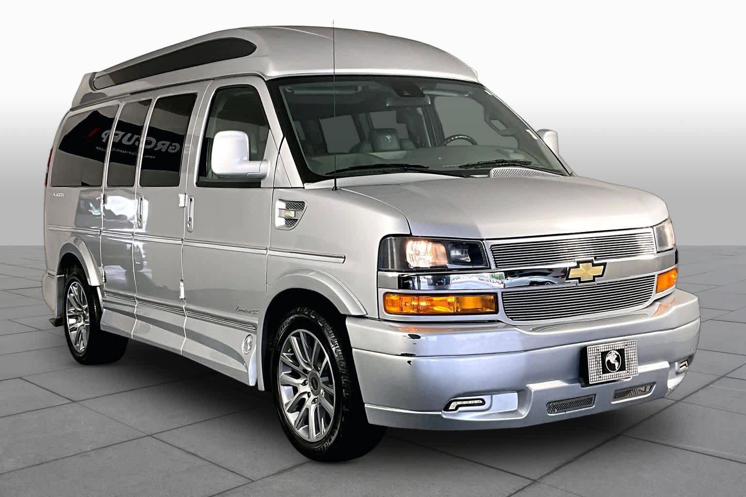 Used 2021 Chevrolet Express 2500 LS w/ Enhanced Convenience Package image 2