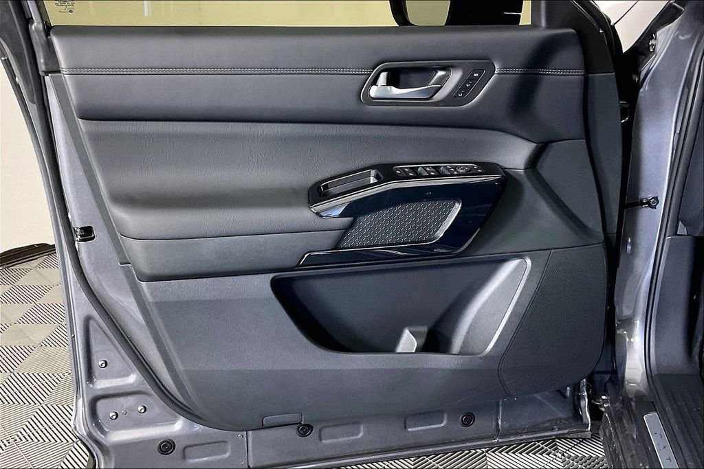 New 2026 Nissan Pathfinder Platinum w/ Accent Package image 43