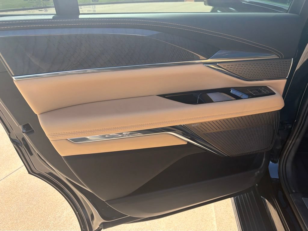 Certified 2025 Cadillac Escalade IQ Luxury 2 AWD/4WD image 12