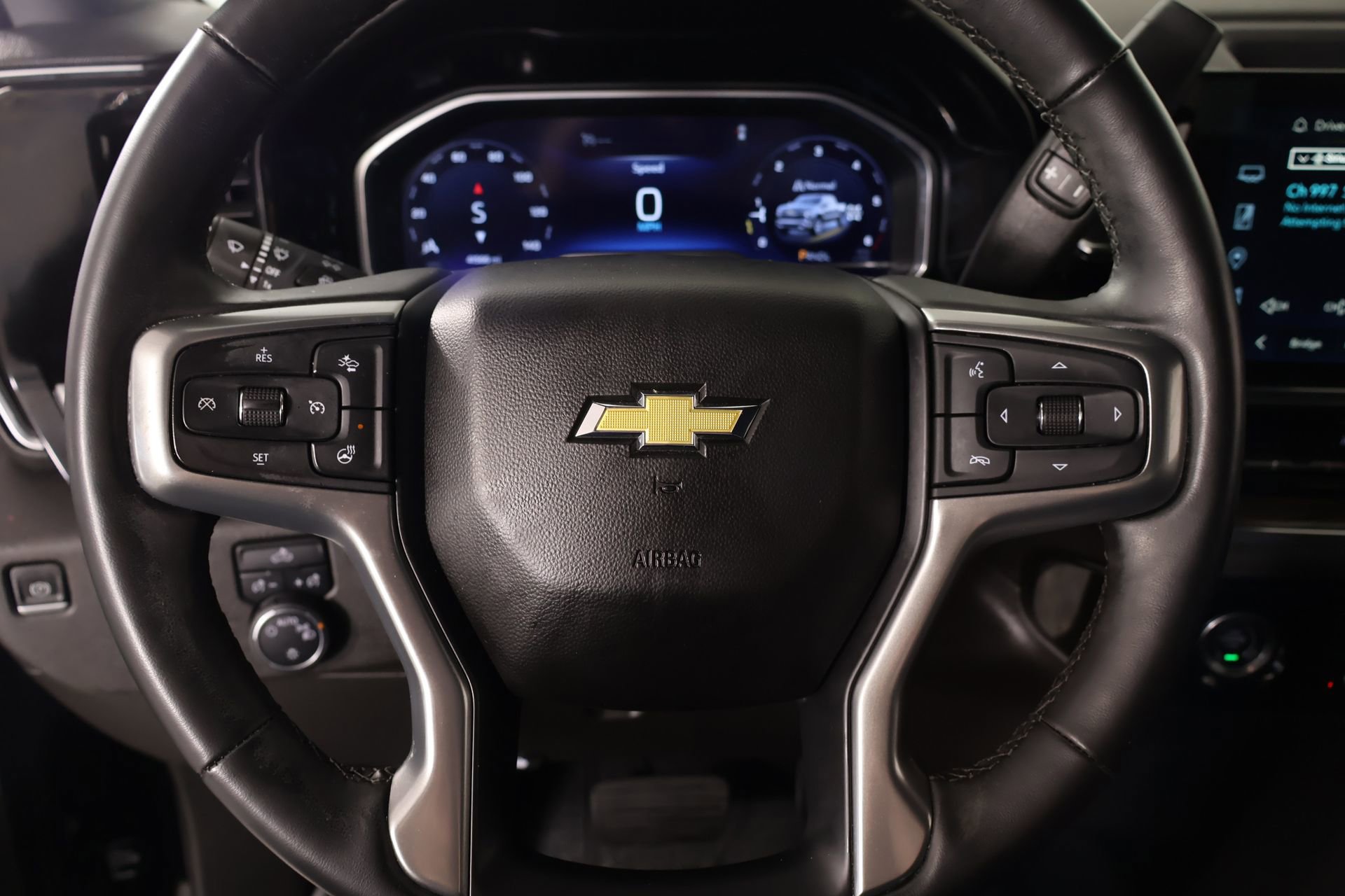 Used 2023 Chevrolet Silverado 1500 LT image 3