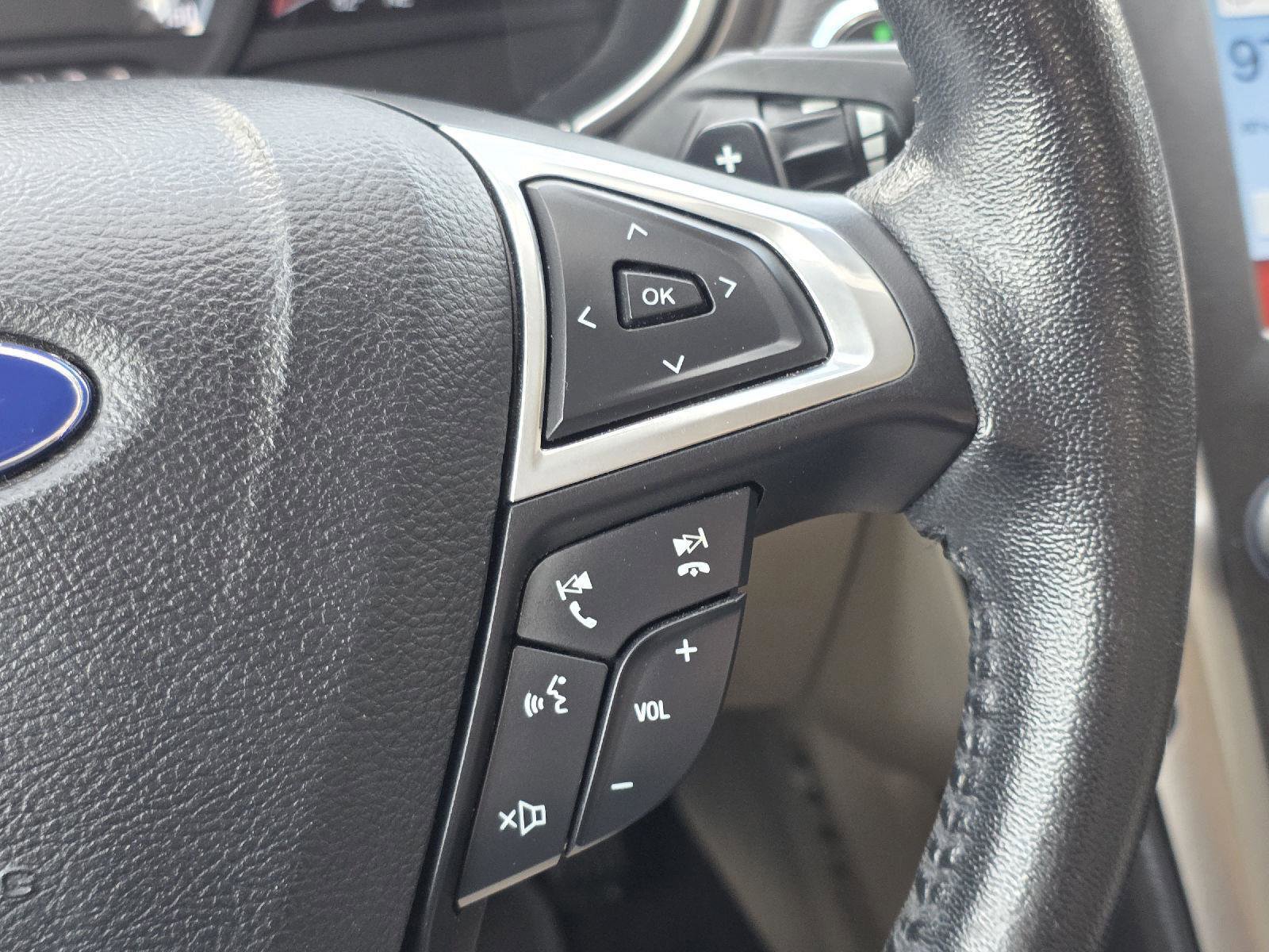 Used 2017 Ford Fusion SE w/ Fusion SE Technology Package image 13
