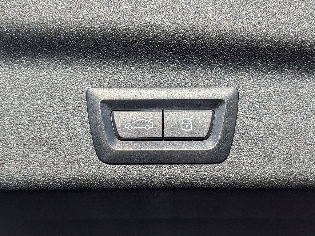 Used 2023 BMW X1 xDrive28i w/ Premium Package image 16