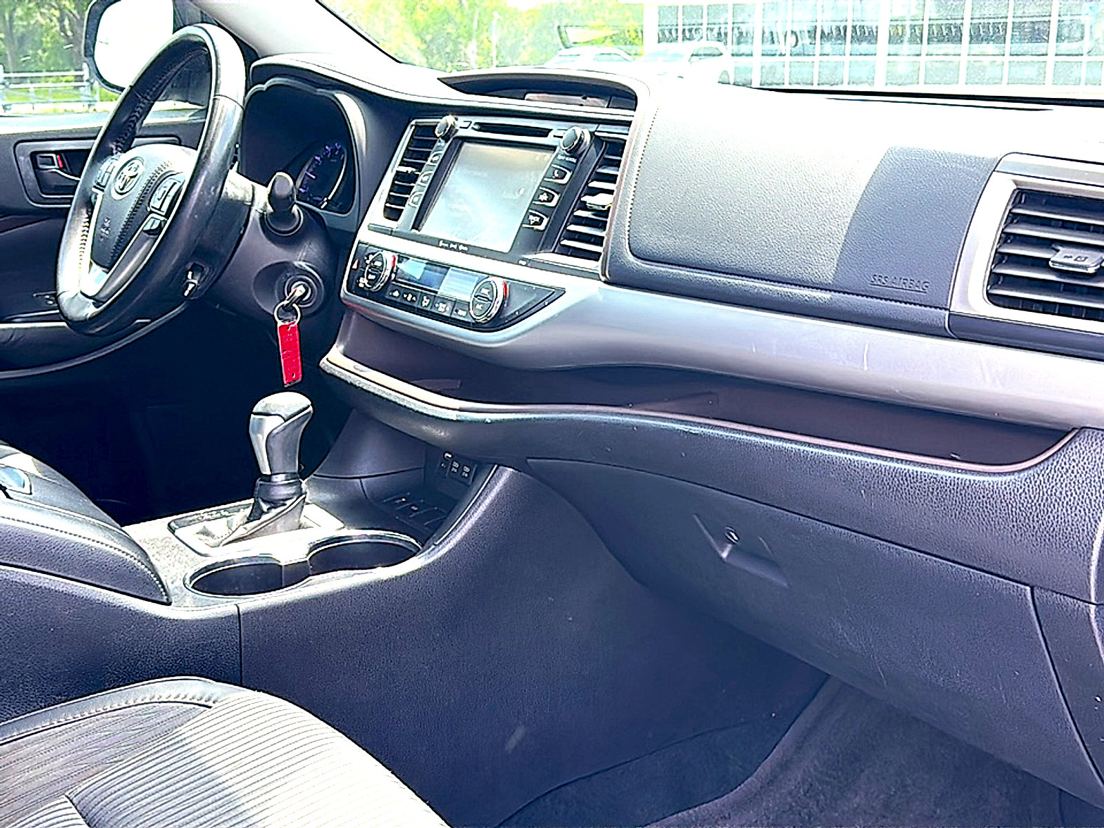 Used 2018 Toyota Highlander Plus FWD image 24