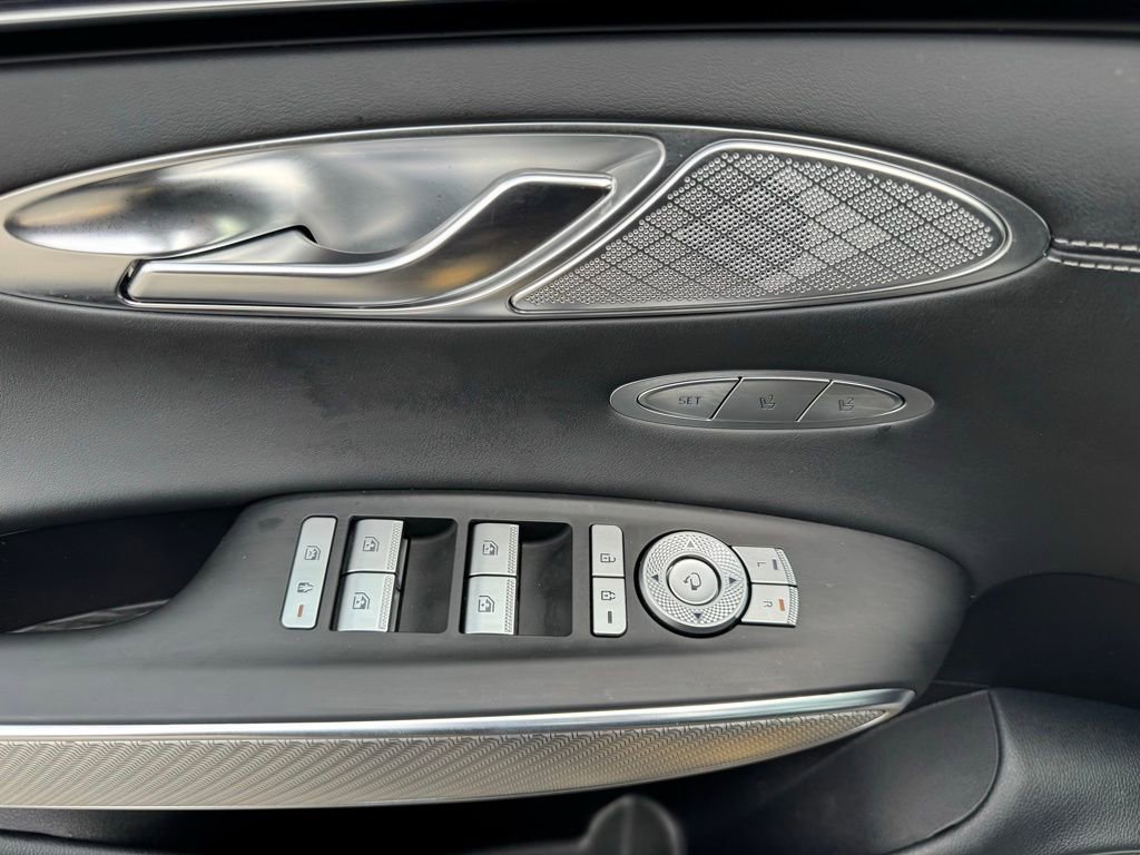 Used 2025 Genesis GV70 3.5T Sport image 17