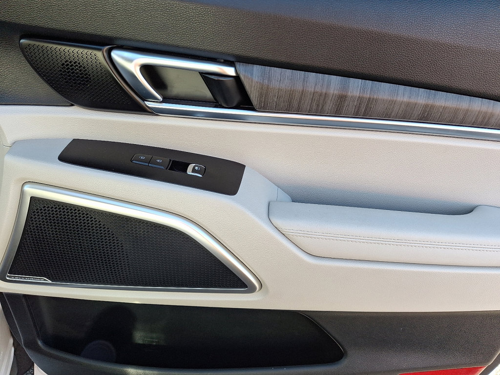 Used 2023 Kia Telluride EX w/ EX Captain's Chair Package image 10