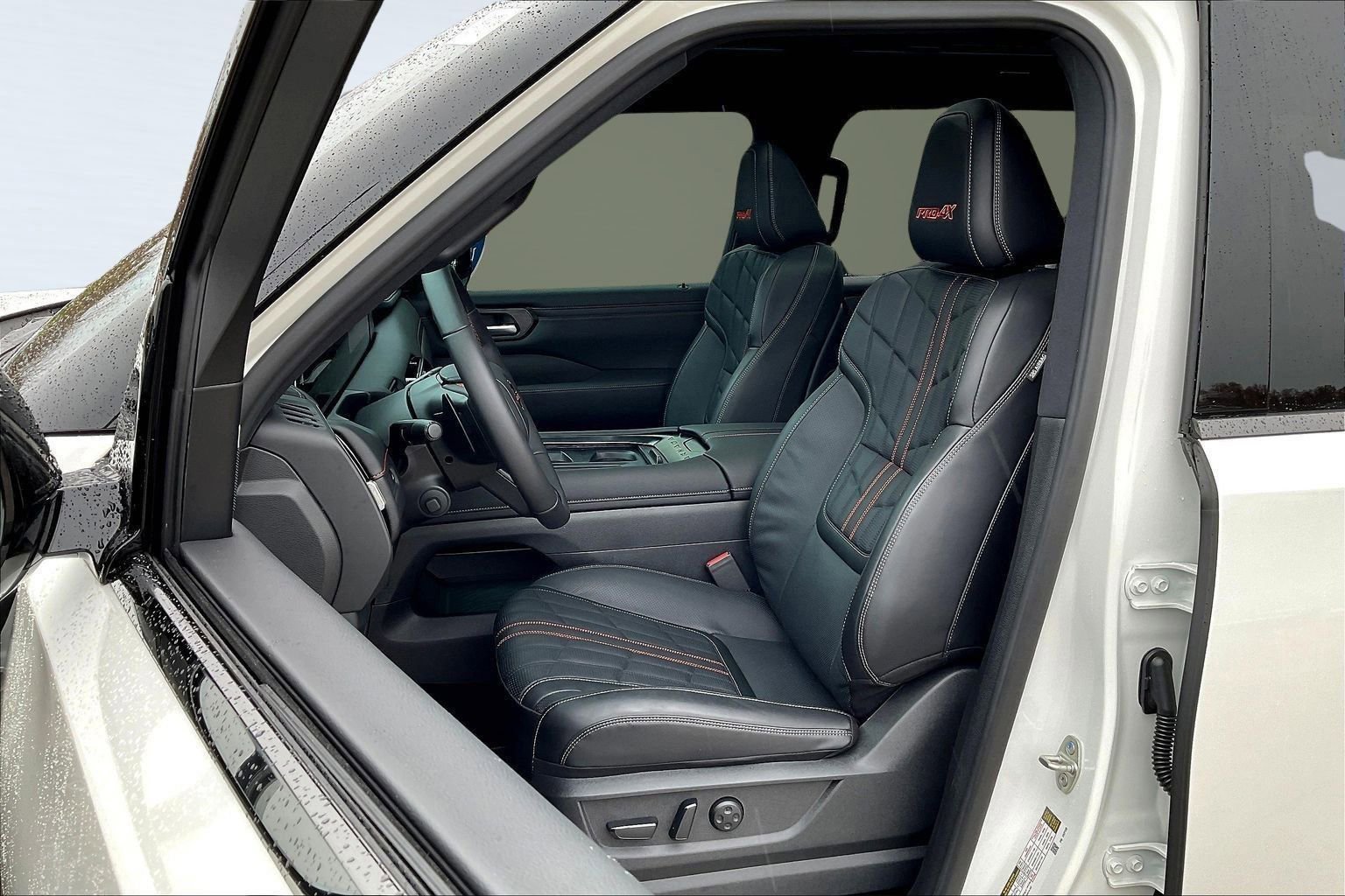 Used 2025 Nissan Armada PRO-4X w/ Pro-4X Premium Package image 33